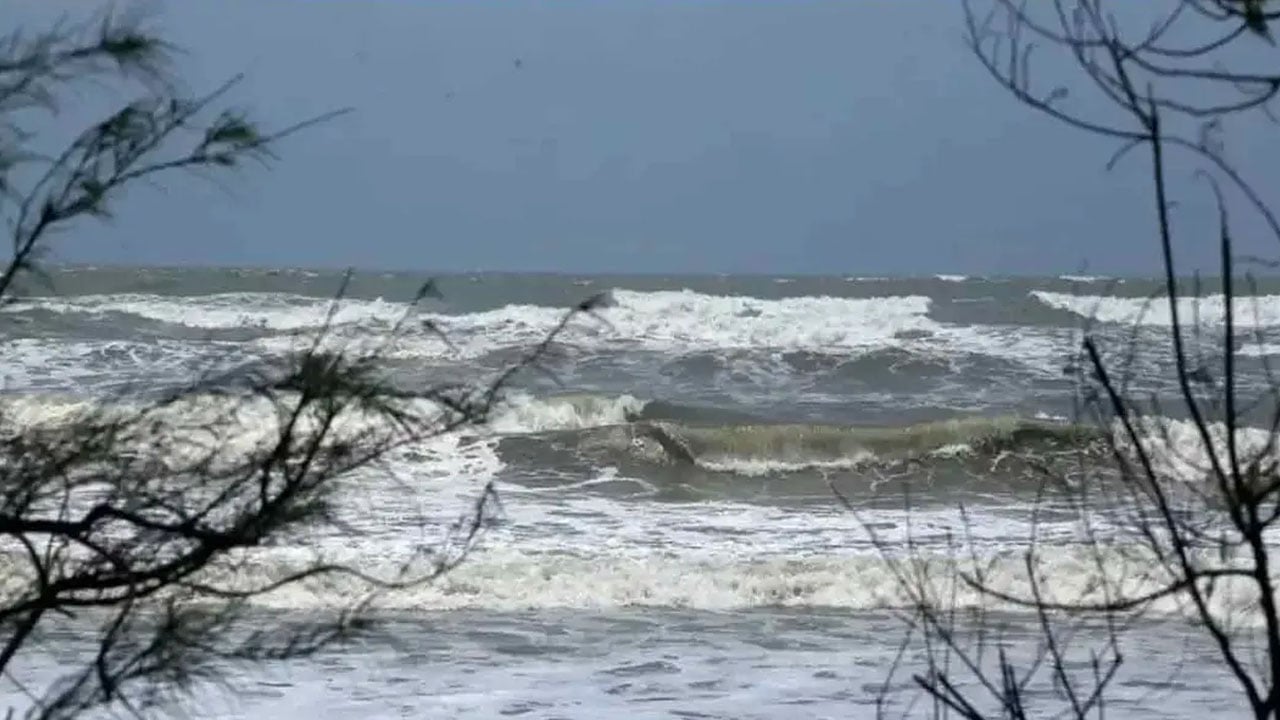 আষাঢ়ের খরতাপে অস্বস্তি, লঘুচাপে ভারী বৃষ্টির পূর্বাভাস