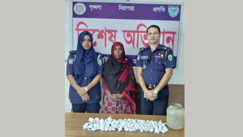 মুরগির খোঁয়াড়ের মাটির নিচ থেকে ১২২ পুরিয়া গাঁজা উদ্ধার, নারী গ্রেপ্তার