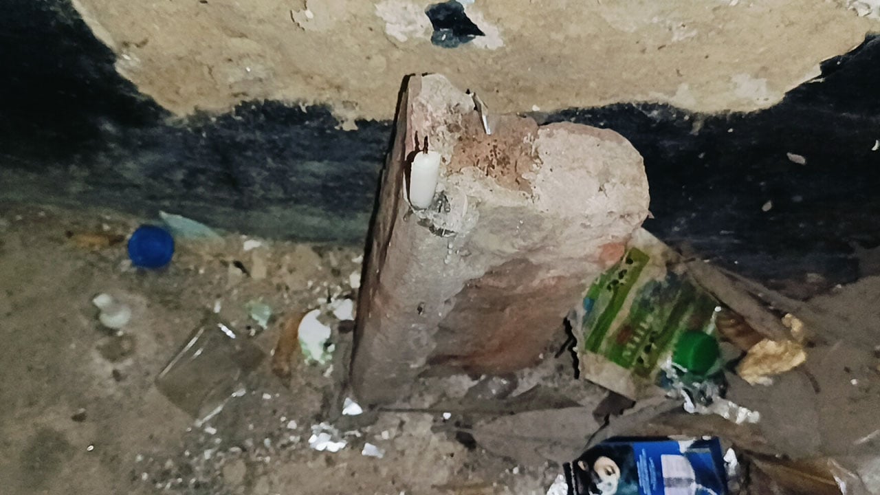 লাকসাম রেলওয়ে জংশনের পরিত্যক্ত ভবনে মাদকের আখড়া