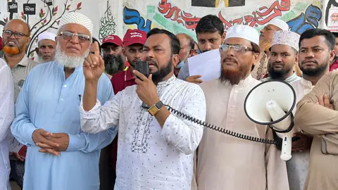 ‘হ্যাঁ’ ভোটের রায় কার্যকর না হলে সরকারের বৈধতা নিয়ে প্রশ্ন উঠবে: রেজাউল করিম