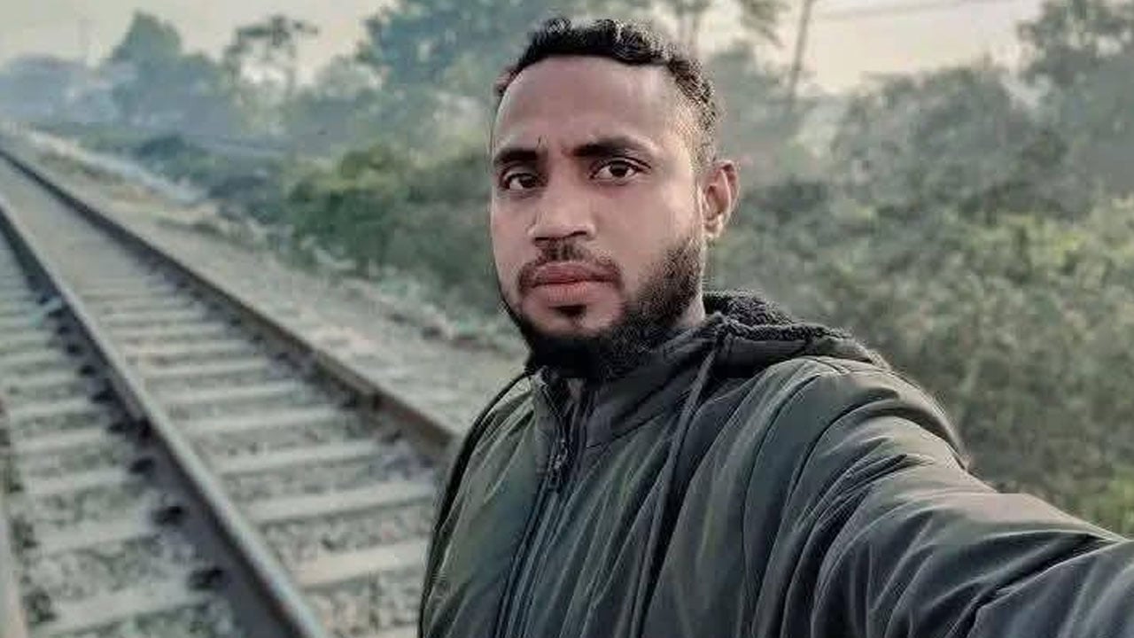 সেলফি তোলার সময় ট্রেনে কাটা পড়ে জামায়াত কর্মীর মৃত্যু