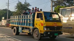 কাজের সন্ধানে গ্রাম ছাড়ছে উত্তরের মানুষ
