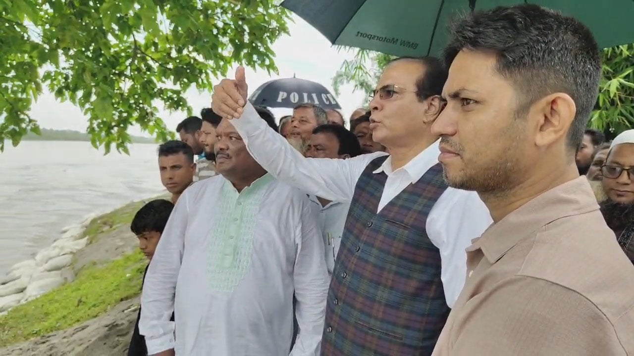 ধরলা নদীর ভাঙন এলাকা পরিদর্শনে ত্রাণমন্ত্রী