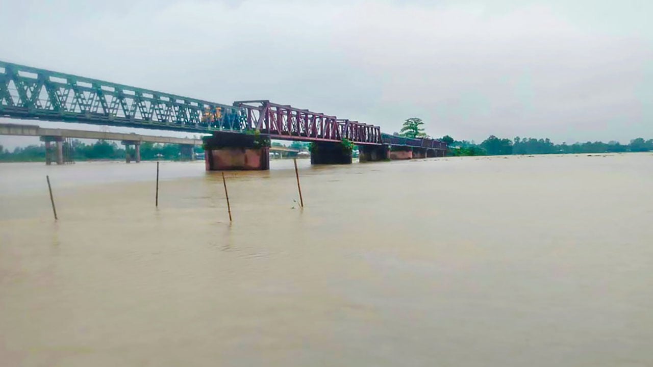 উত্তরাঞ্চলে ধেয়ে আসছে পাহাড়ি ঢল, বন্যায় বাড়ছে দুর্ভোগ