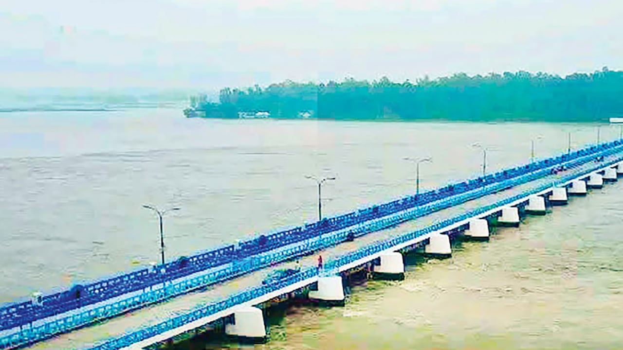 ধেয়ে আসছে ভারতীয় ঢল নিম্নাঞ্চল প্লাবিত