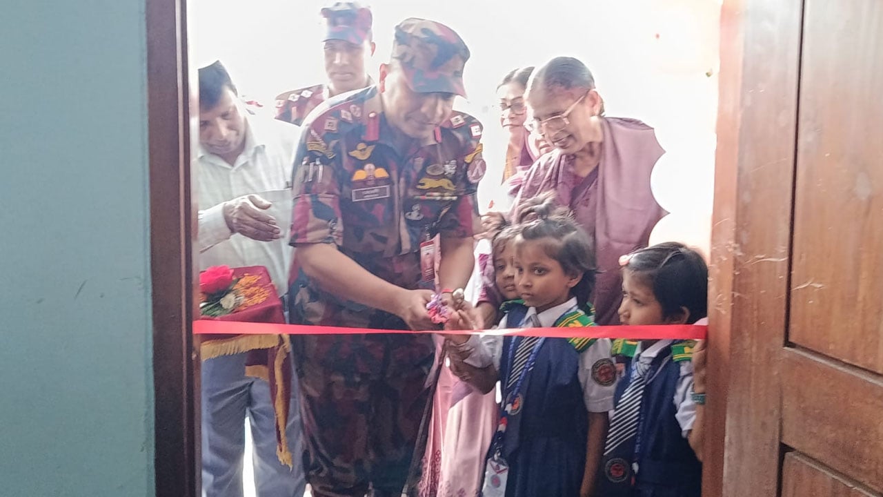 লালমনিরহাটে বর্ডার গার্ড স্কুলে দৃষ্টিনন্দন শ্রেণিকক্ষ উদ্বোধন