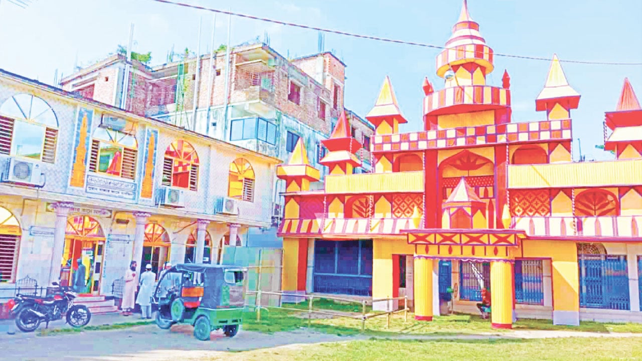 একই আঙিনায় মসজিদ-মন্দির, ধর্মীয় সম্প্রীতির উজ্জ্বল নিদর্শন
