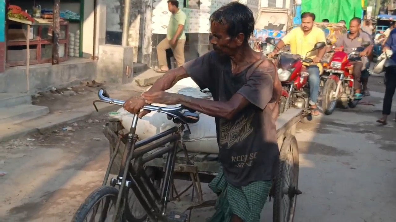 লালমনিরহাটে তীব্র লোডশেডিংয়ে নাজেহাল জনজীবন 