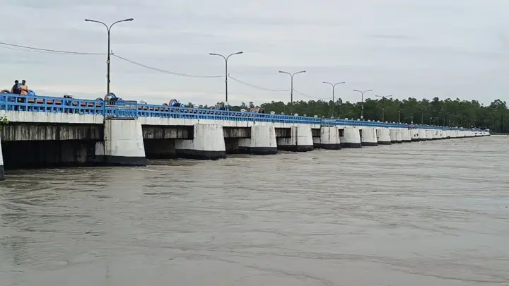 ভারি বর্ষণ ও পাহাড়ি ঢলে বাড়ছে তিস্তার পানি, নিম্নাঞ্চলে স্বল্পমেয়াদি বন্যার শঙ্কা