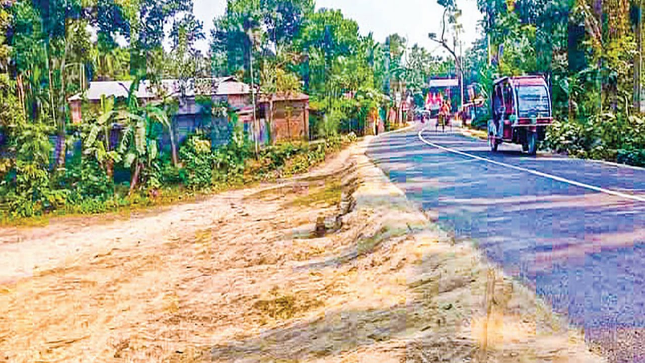 লালমনিরহাট-বুড়িমারী সড়কের ৮৪ বাঁকে মৃত্যুফাঁদ