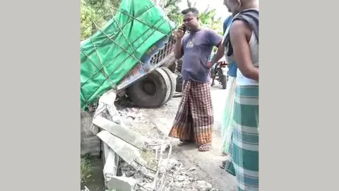লালমনিরহাটে সকালে হাঁটতে বের হয়ে সিমেন্টবোঝাই ট্রাকচাপায় নিহত দুই নারী 