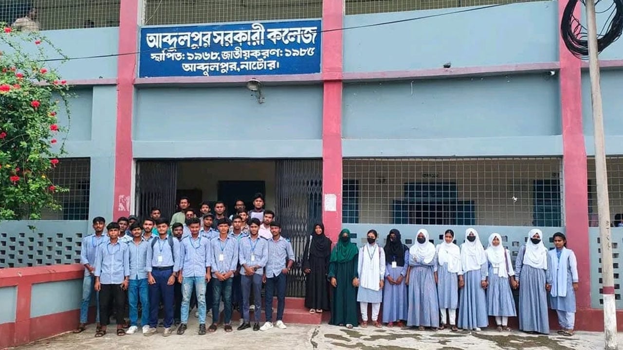 লালপুরে এইচএসসির প্রথম পরীক্ষা দেওয়ার সুযোগ পেল ৮ শিক্ষার্থী