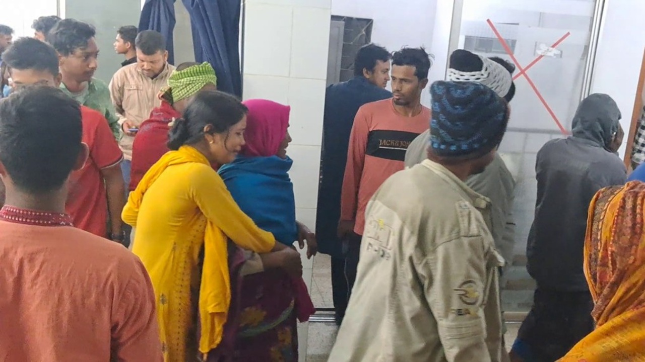 নড়াইলে সড়ক দুর্ঘটনায় নিহত ২, আহত ৫