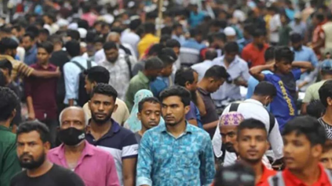 দেশে ২৯% স্নাতক বেকার, কর্মবাজারে নিরক্ষর ১.৩ কোটি