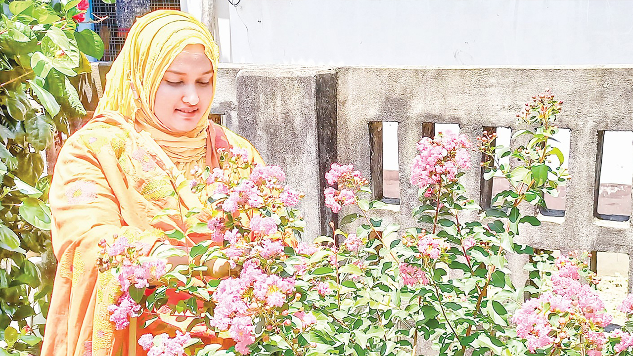 লিরার বাগানে ১৫০ রকম ফুল-ফলগাছ