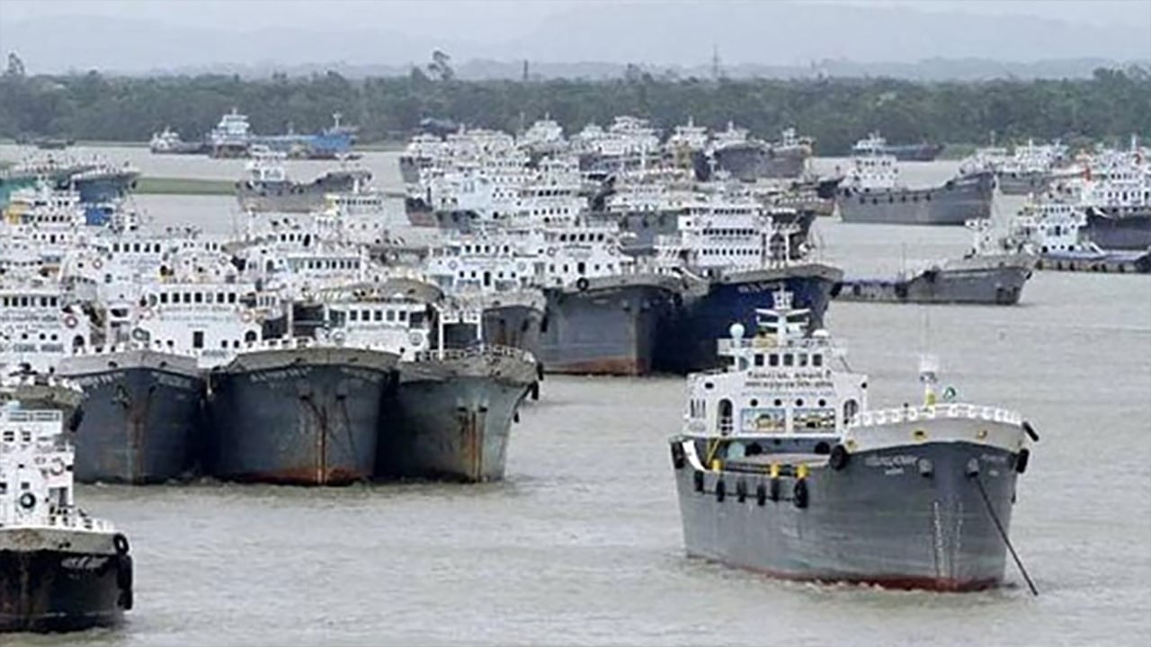 লাইটার জাহাজ মালিকরা জিম্মি আওয়ামীদের কাছে