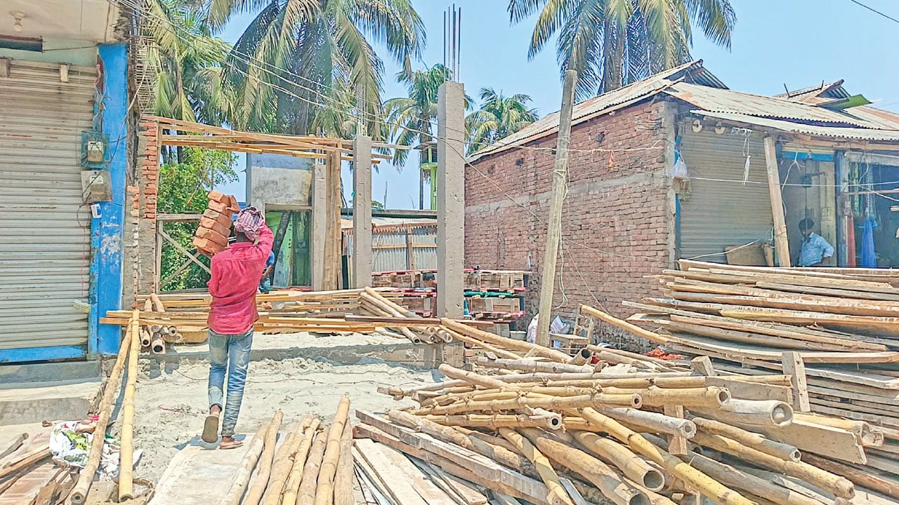 লক্ষ্মীপুরে প্রভাবশালীদের দখলে মসজিদের ২৬ কোটি টাকার জমি