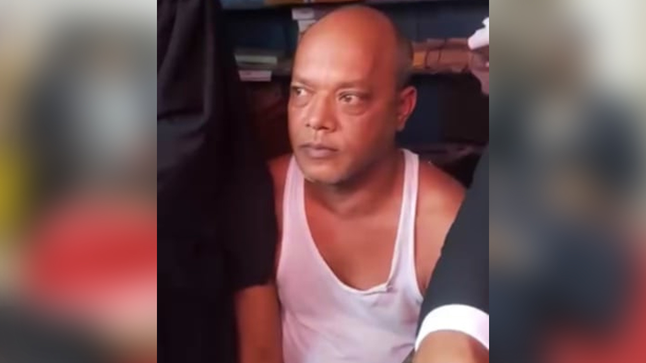 লক্ষ্মীপুর আদালত প্রাঙ্গণে জয় বাংলা স্লোগান, লিফলেট বিতরণকালে যুবক আটক