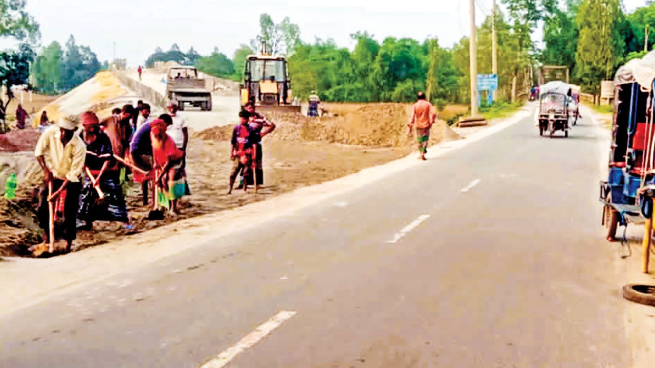 রত্নাই নদীতে সেতু নির্মাণে ধীরগতি, ভোগান্তির শিকার মানুষ