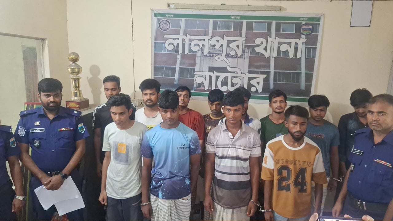 লালপুরে মাদক ও ইমো হ্যাকার চক্রের ১২ সদস্য আটক
