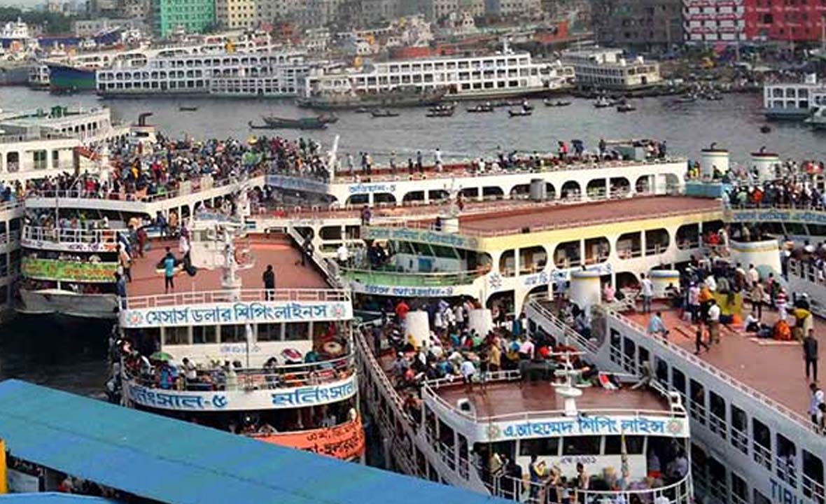 নৌপথে স্বস্তিতে ঈদে ঘরমুখোরা