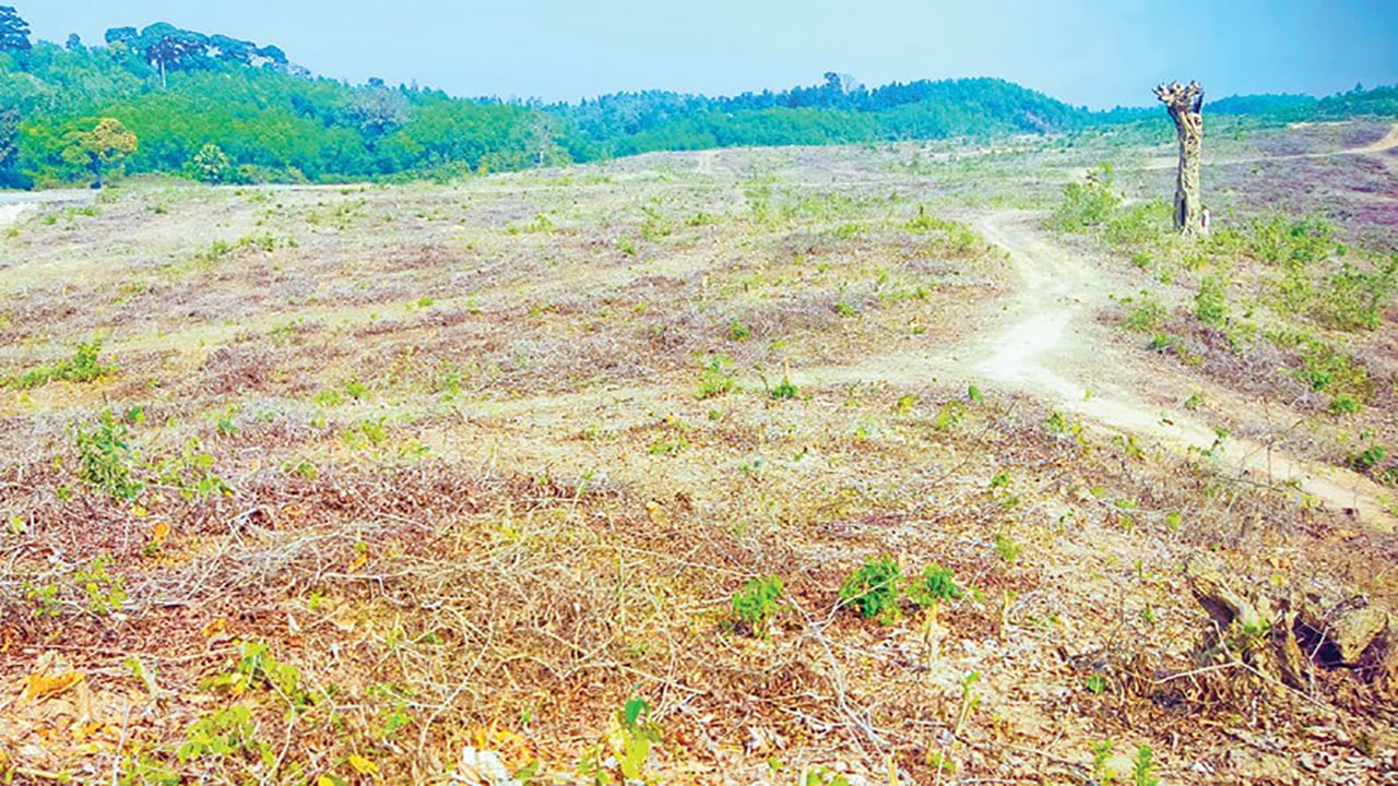 শেখ হাসিনার সামরিক সচিবের আত্মীয়ের বিরুদ্ধে জমি দখলের অভিযোগ