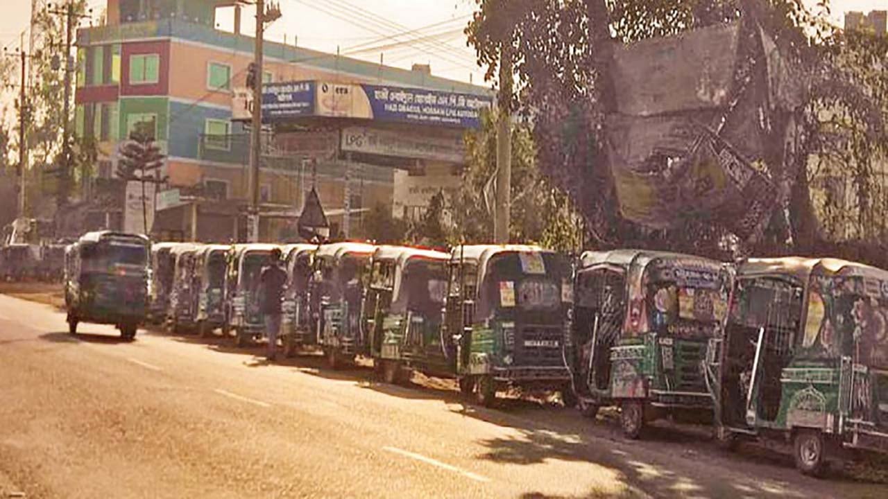 লোহাগাড়ায় গ্যাস সংকটে ফিলিং স্টেশন অচল