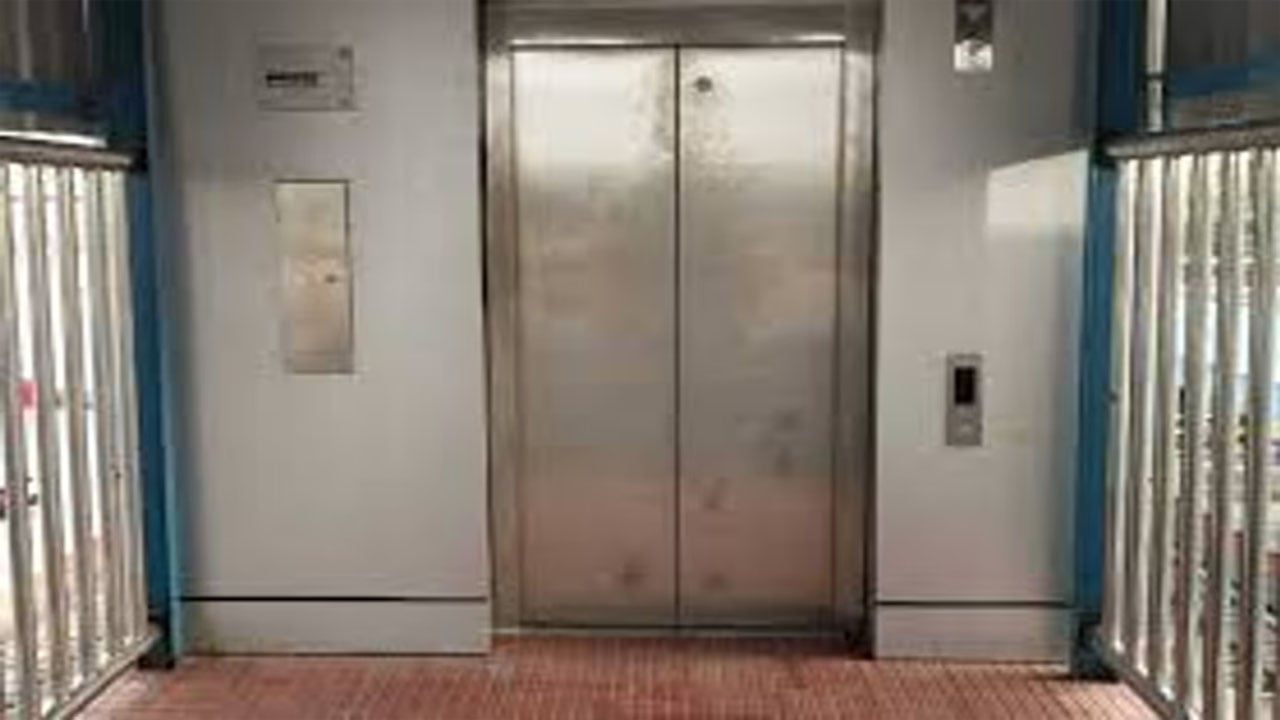 রাজধানীতে লিফটের ফাঁকা জায়গায় পড়ে নারীর মৃত্যু