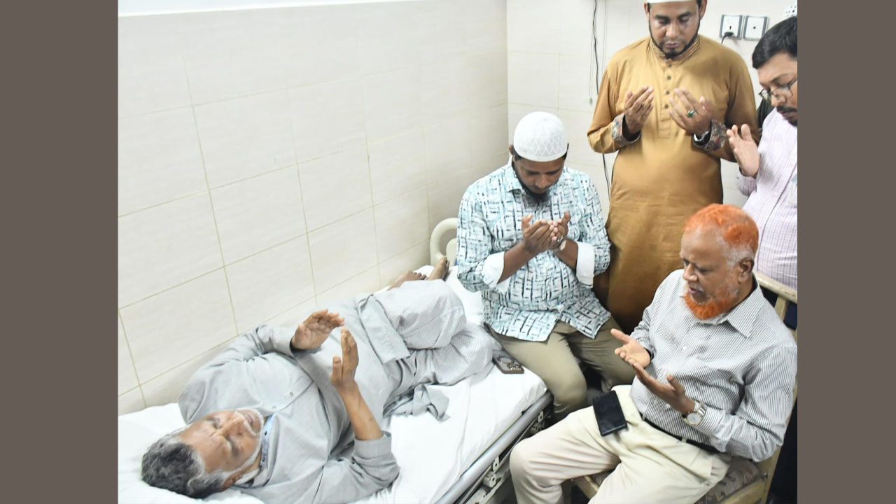 জাগপা সভাপতিকে দেখতে হাসপাতালে জামায়াত নেতৃবৃন্দ