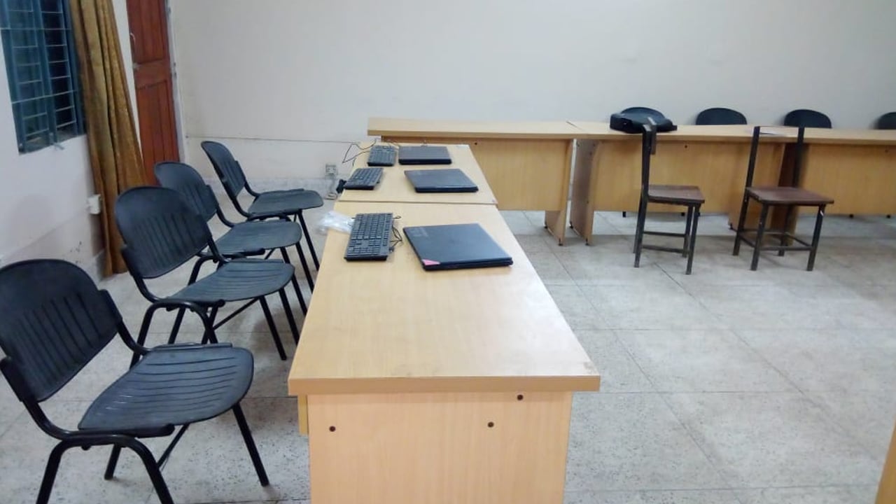 পূর্বধলায় বিদ্যালয়ের কম্পিউটার ল্যাব থেকে ১৩ ল্যাপটপ চুরি