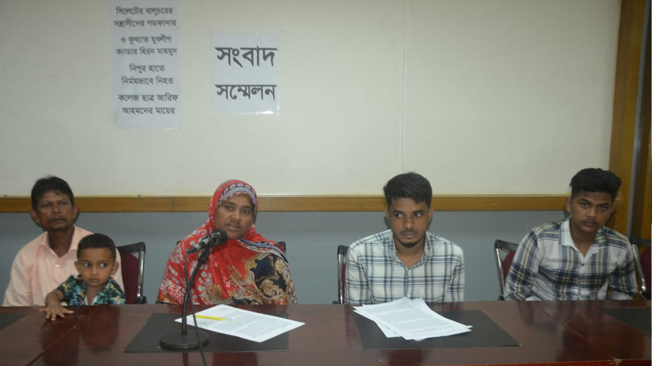 ছেলের হত্যার বিচারে ঢাকায় সংবাদ সম্মেলন করলেন মা