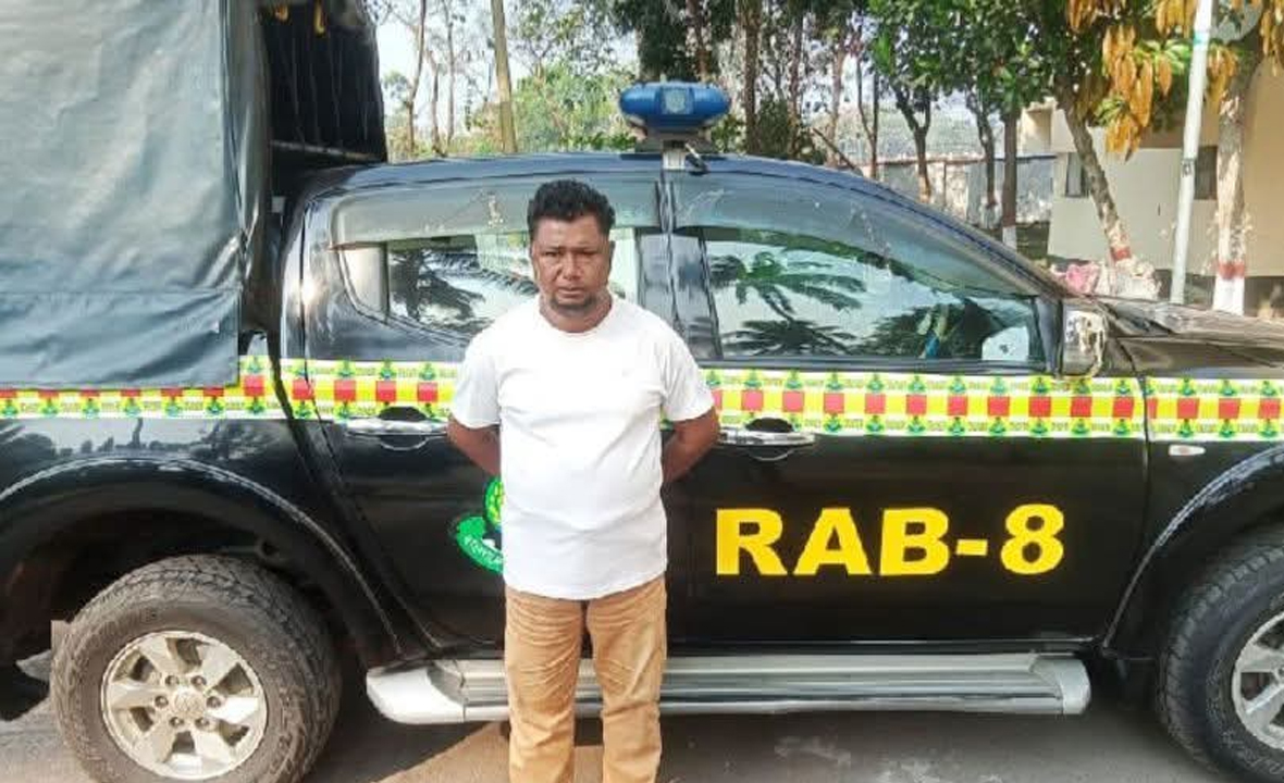 গাড়িচাপায় পুলিশ সদস্যকে হত্যাচেষ্টা: চালক গ্রেপ্তার