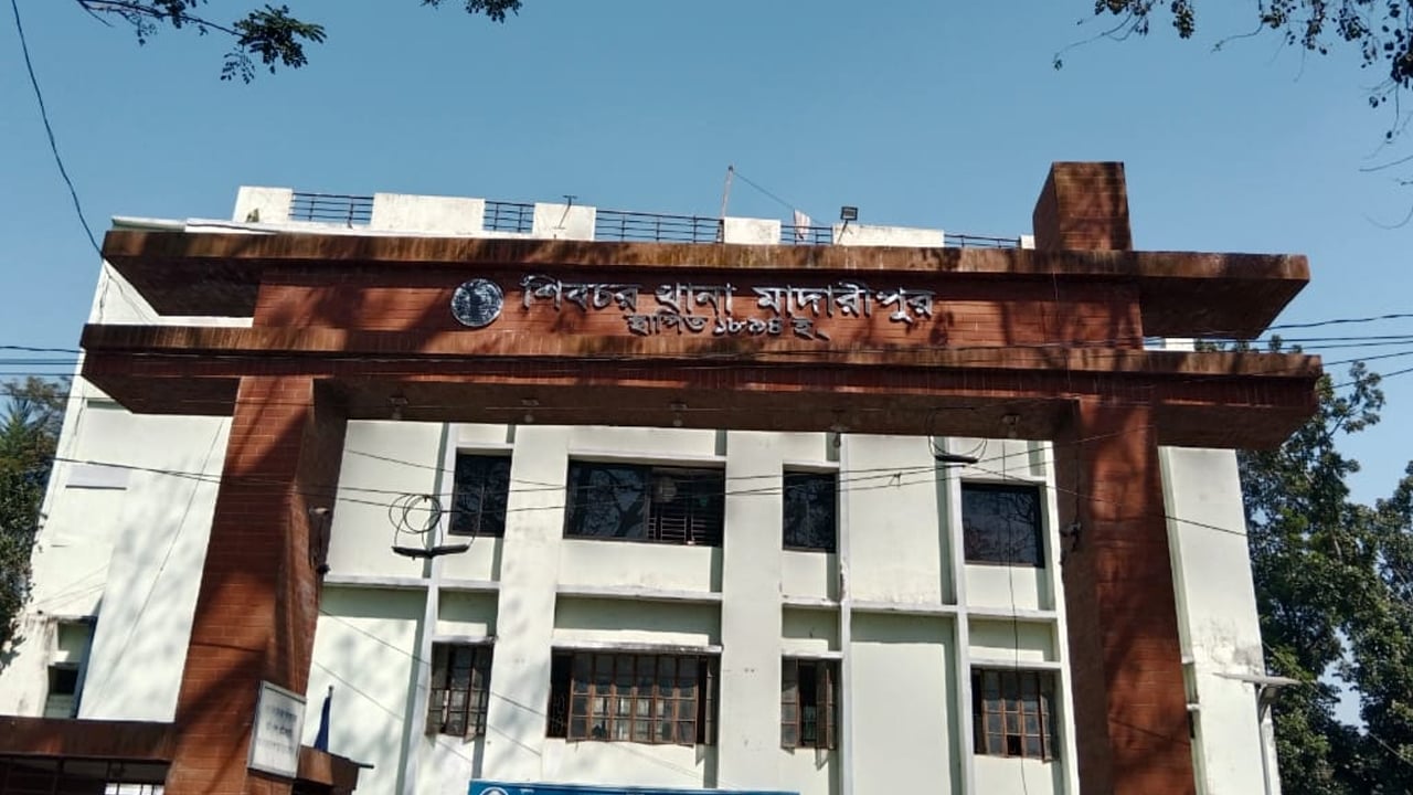 শিবচরে ডাকাত সন্দেহে ৪ জনকে গণপিটুনি