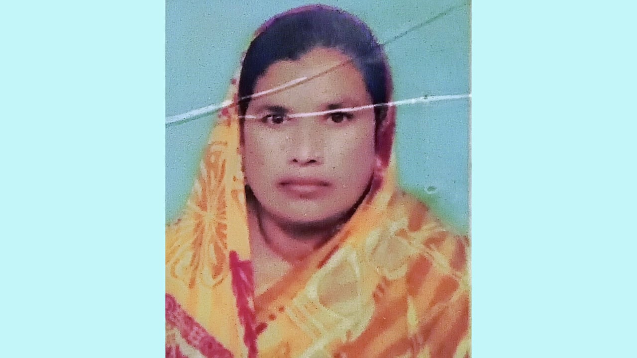 গাছের নিচে চাপা পড়ে প্রাণ গেল গৃহবধূর