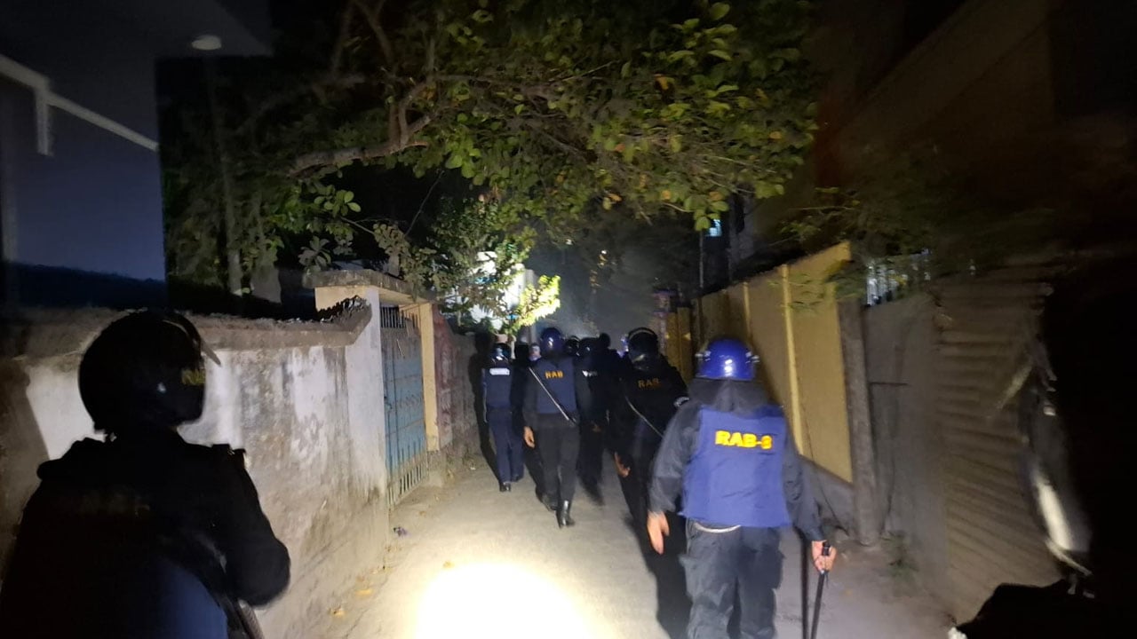 মাদারীপুরে আবারো দুই পক্ষের ধাওয়া-পাল্টা ধাওয়া ও ককটেল বিস্ফোরণ