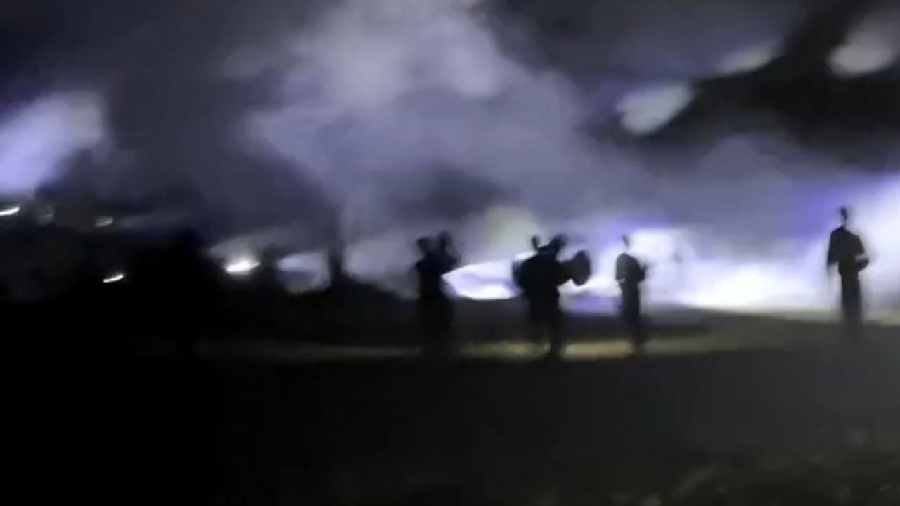 মাদারীপুরে টর্চলাইট জ্বালিয়ে ফের সংঘর্ষে জড়া দুই পক্ষ