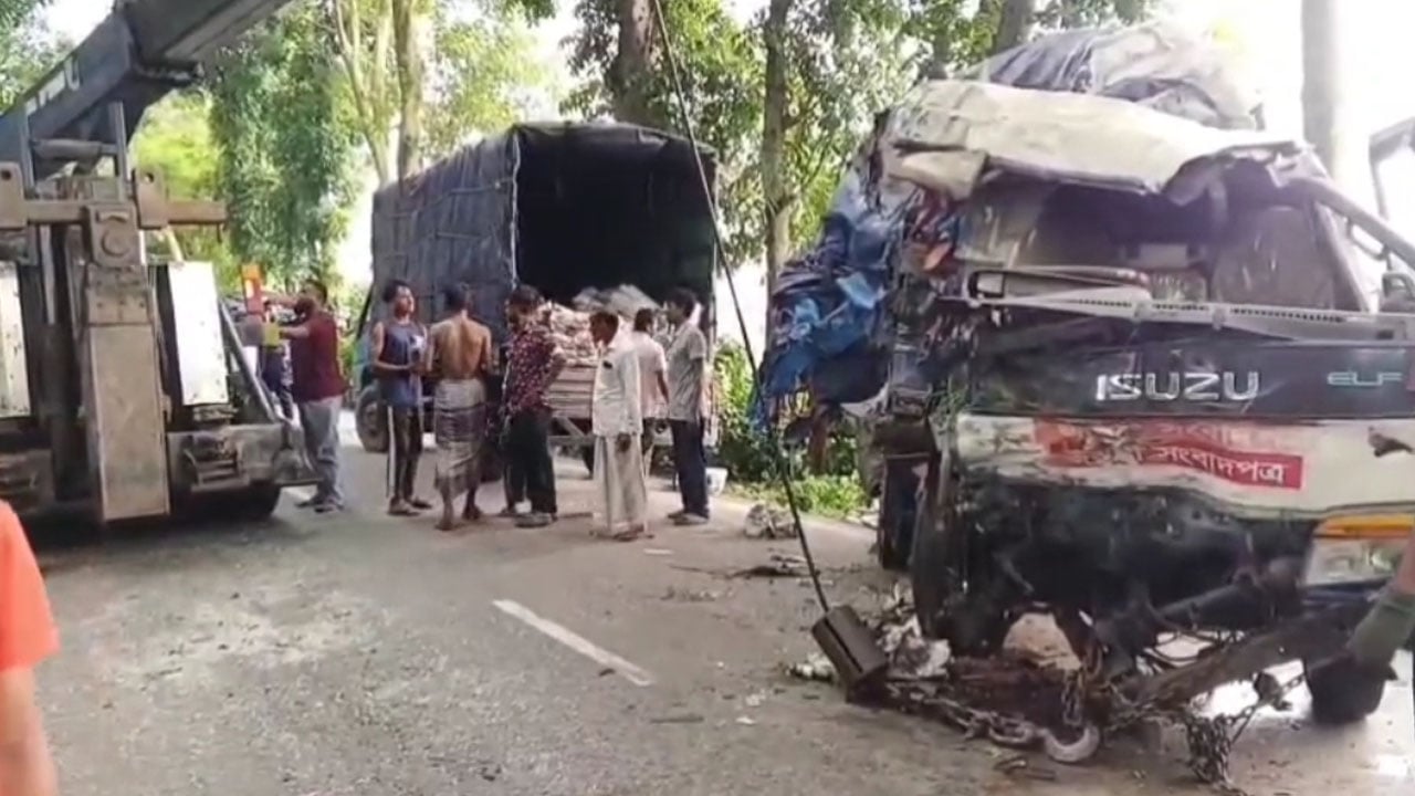 মাদারীপুরে সড়ক দুর্ঘটনায় ট্রাকচালক নিহত, আহত ৪