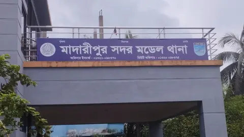 মাদারীপুরে পুলিশের রেকারে প্রাইভেট কারের ধাক্কা, হোটেল ব্যবসায়ী নিহত