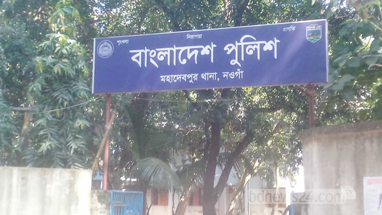 নওগাঁয় সবজিবাহী ভ্যানে বালুর ট্রাকের ধাক্কা, নিহত ৫