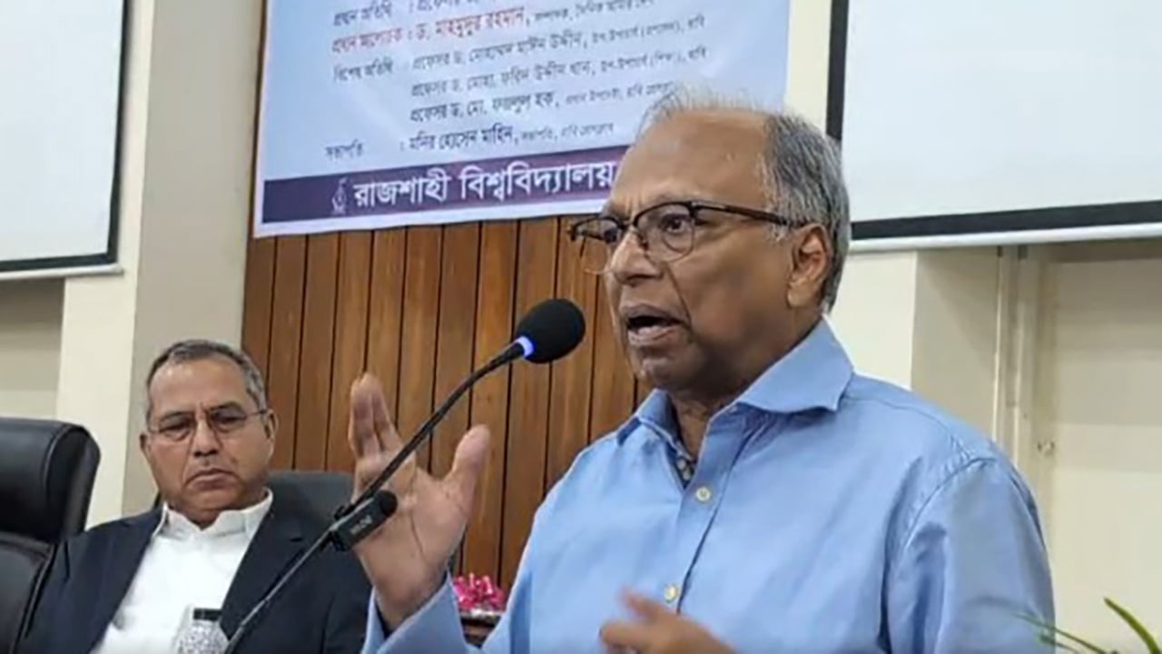 সাংবাদিকতায় ফোর্থ এস্টেট  হতে হলে নিজেকে গড়ে তুলতে হবে