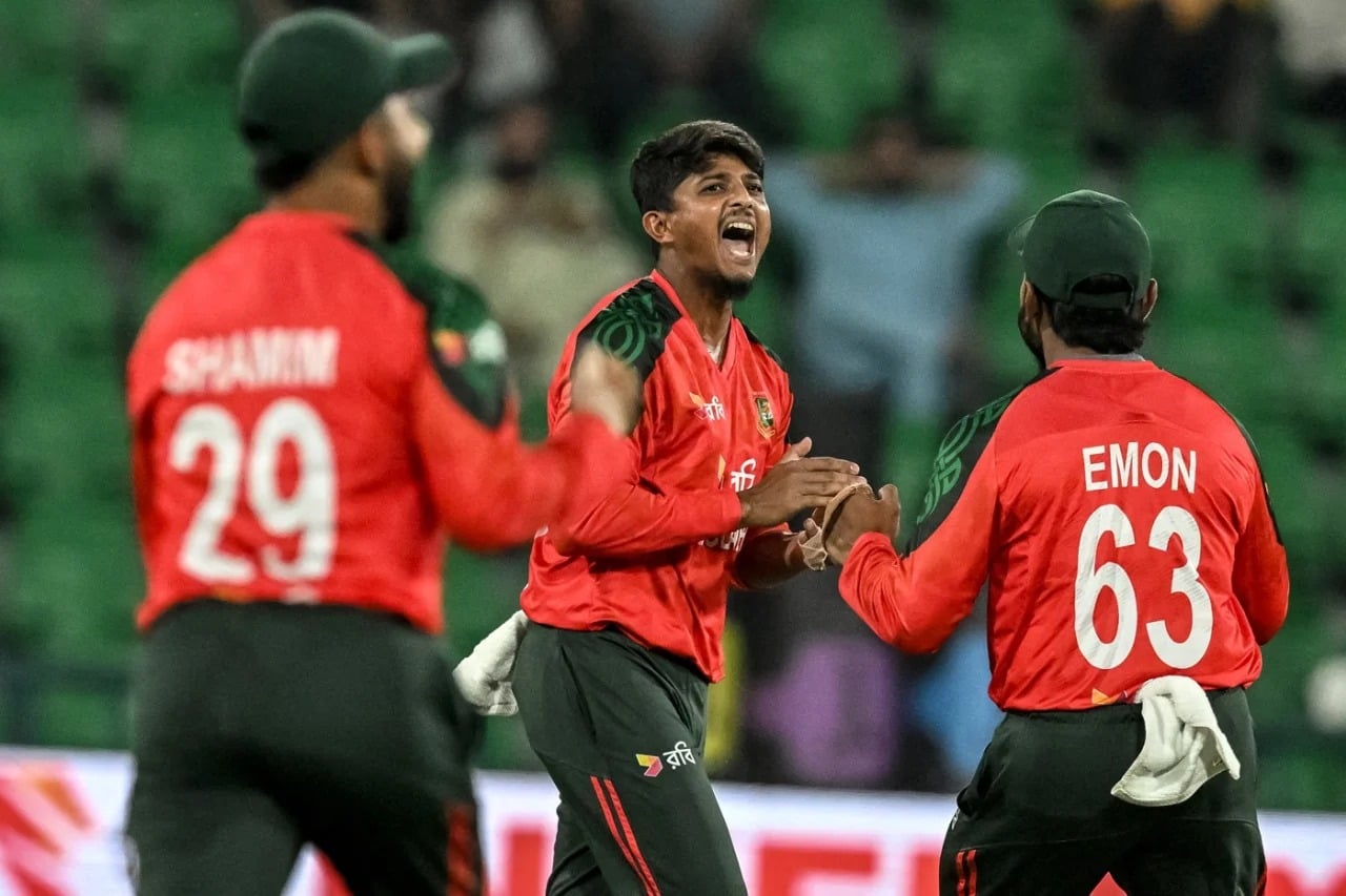 পাওয়ার প্লেতেই চার উইকেট নেই পাকিস্তানের