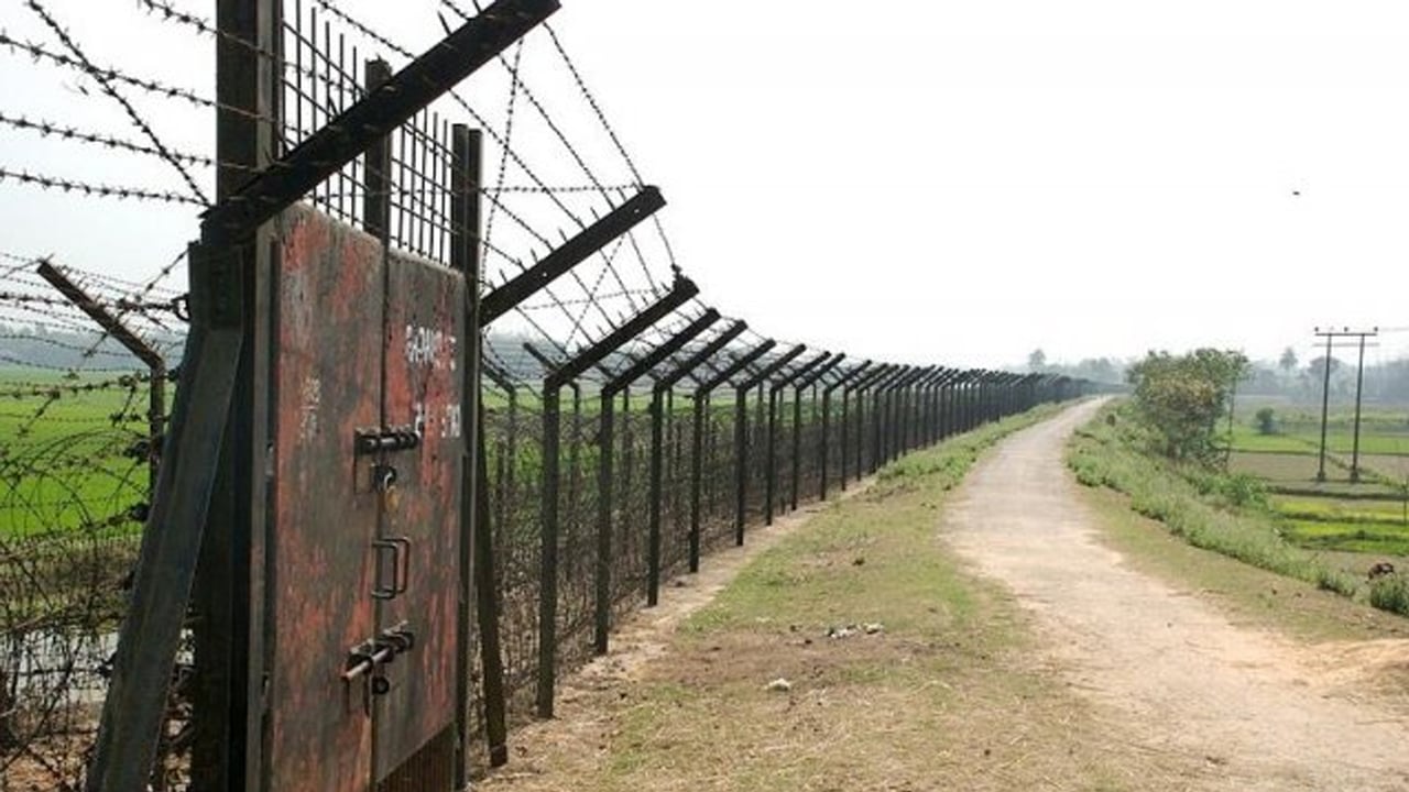 ভারতে যাওয়ার চেষ্টা, মহেশপুরে আটক ৩