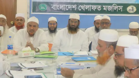 রিয়াদে হামলার নিন্দা, ওমরাহ যাত্রীদের নিরাপত্তা চাইলেন মামুনুল হক
