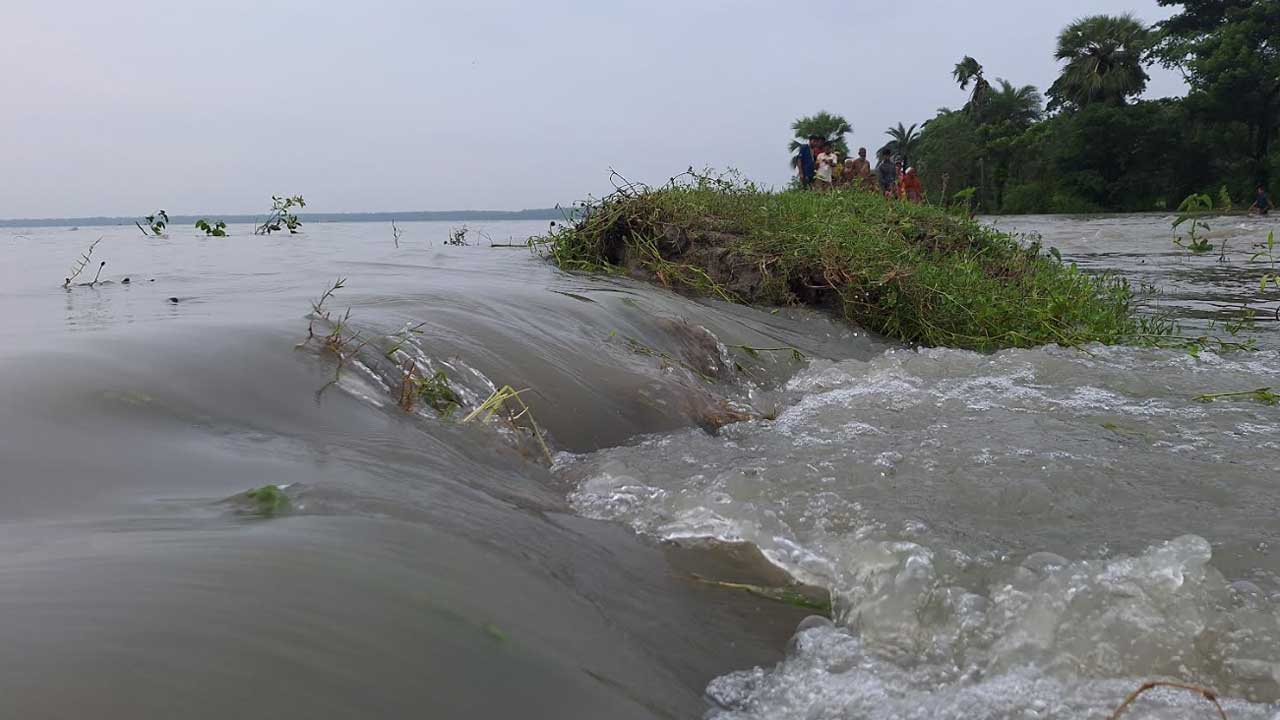 উপকূলে নিম্নাঞ্চল প্লাবিত, ৬ জেলায় বন্যার ঝুঁকি