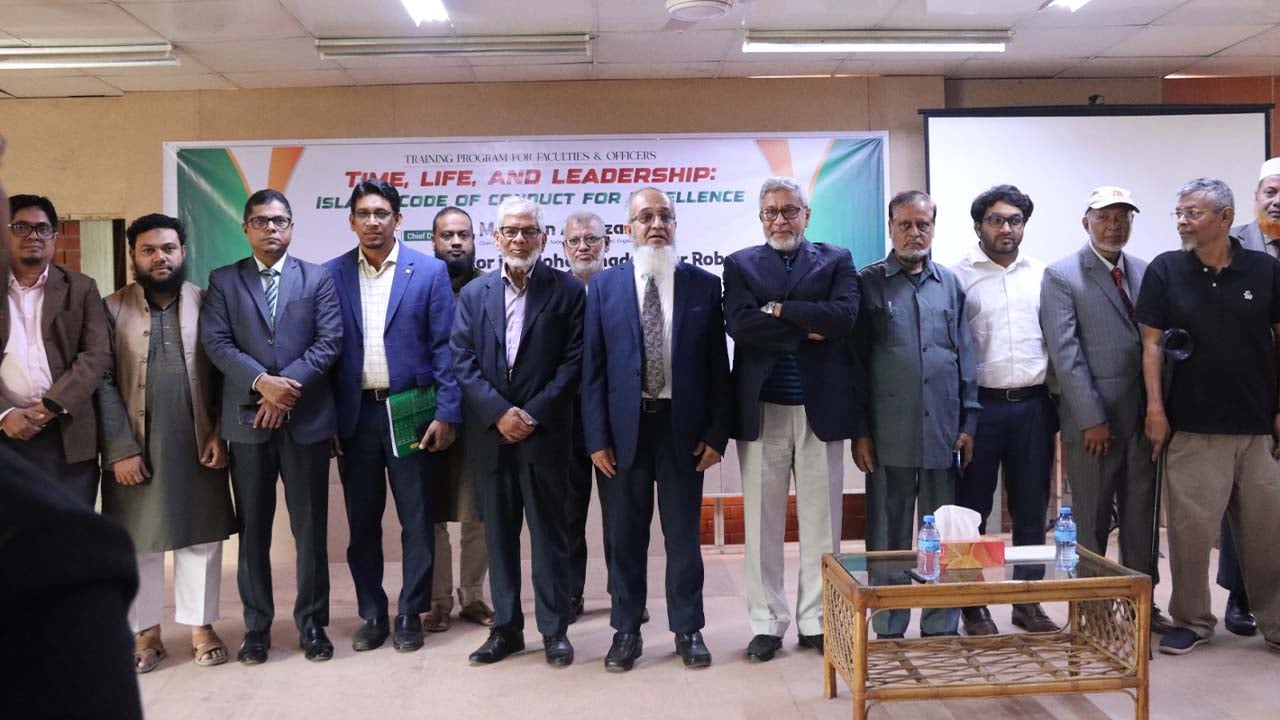 মানারাতে ক্লাব প্রতিনিধি, শিক্ষক-কর্মকর্তাদের নিয়ে প্রশিক্ষণ প্রোগ্রাম অনুষ্ঠিত