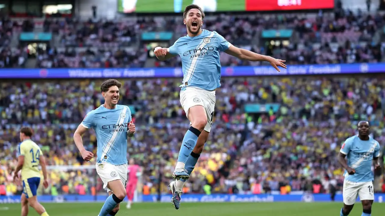 পাঁচ মিনিটে দুই গোল দিয়ে ফাইনালে ম্যানসিটি