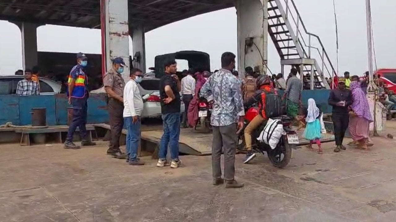 পাটুরিয়া-দৌলতদিয়া নৌপথে যাত্রীর চাপ বাড়লেও নেই ভোগান্তি