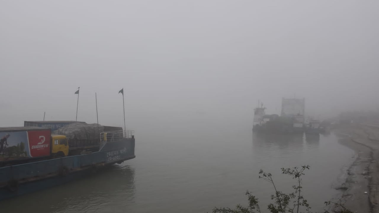 আরিচা-পাটুরিয়া রুটে ফেরি চলাচল বন্ধ