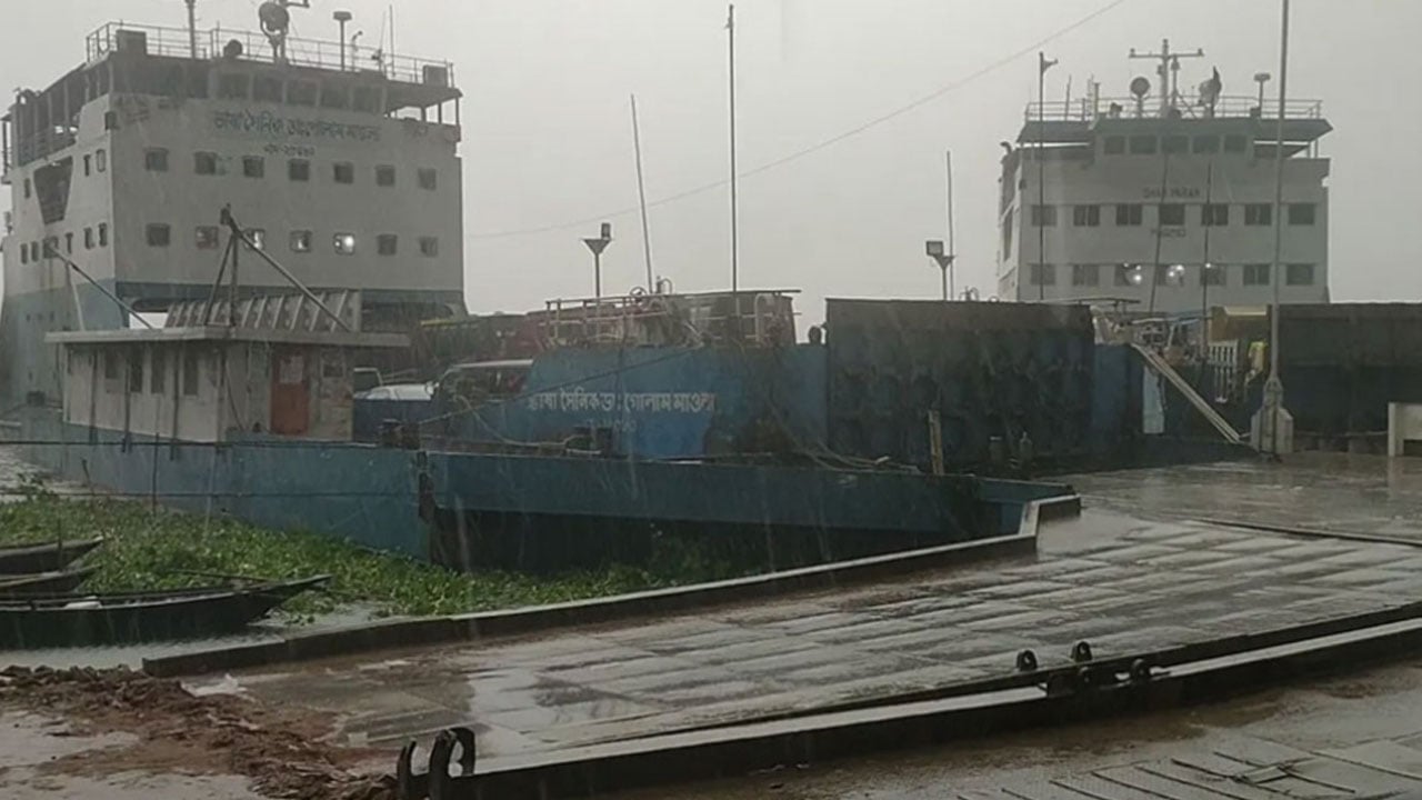পাটুরিয়া-দৌলতদিয়ায় এক ঘণ্টা পর ফেরি চলাচল স্বাভাবিক