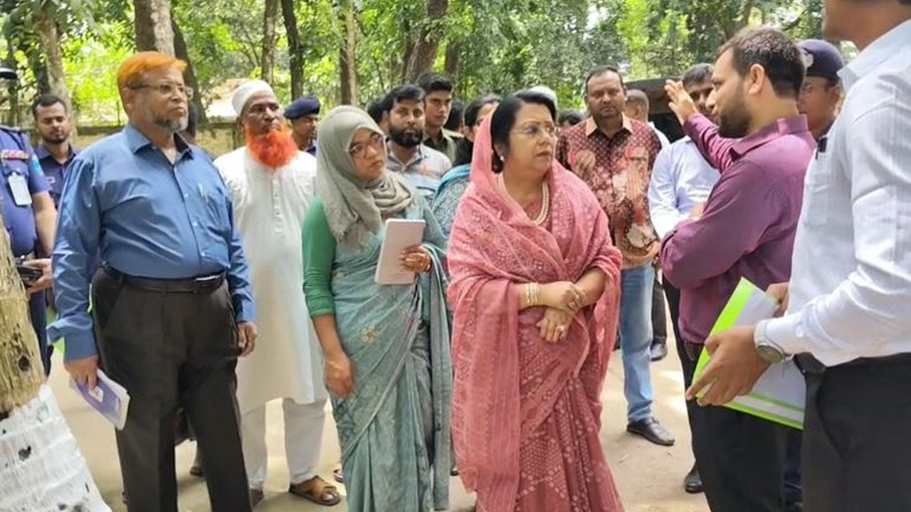 দেশে এই মুহূর্তে কোনো খাদ্যের ঘাটতি নেই: খাদ্যমন্ত্রী 